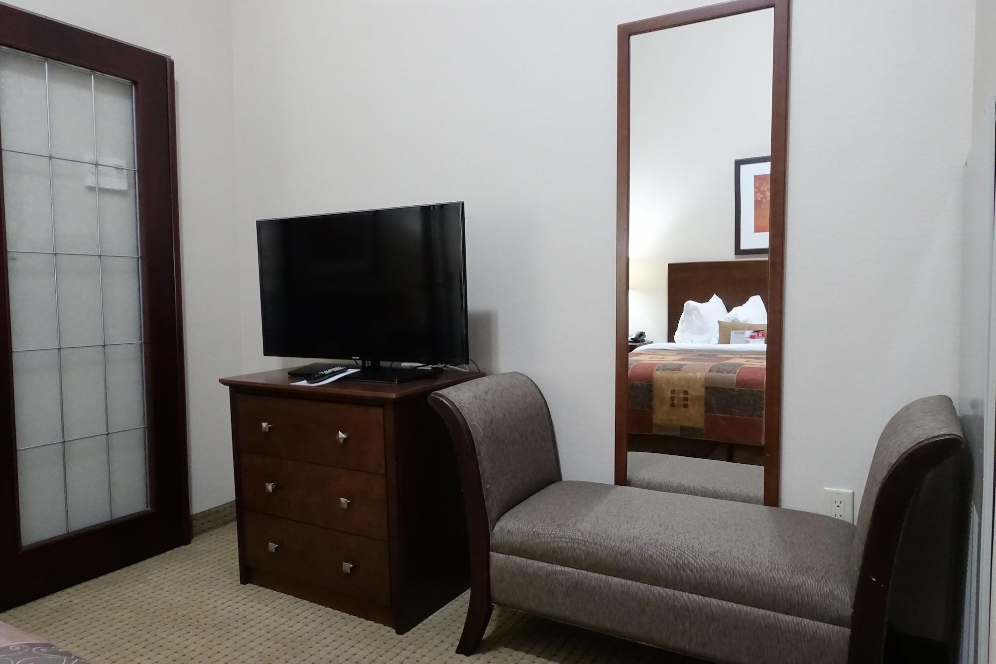 מלון Ramada By Wyndham Weyburn מראה חיצוני תמונה