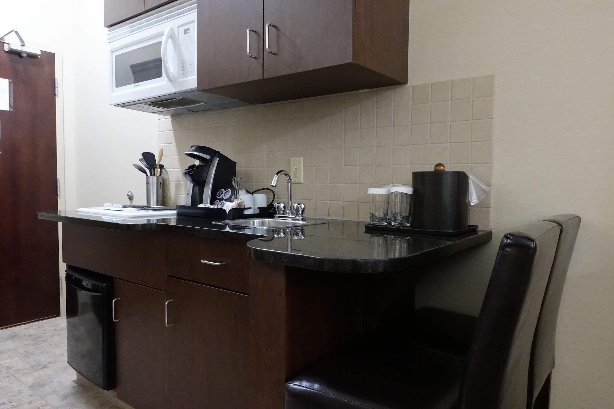 מלון Ramada By Wyndham Weyburn מראה חיצוני תמונה