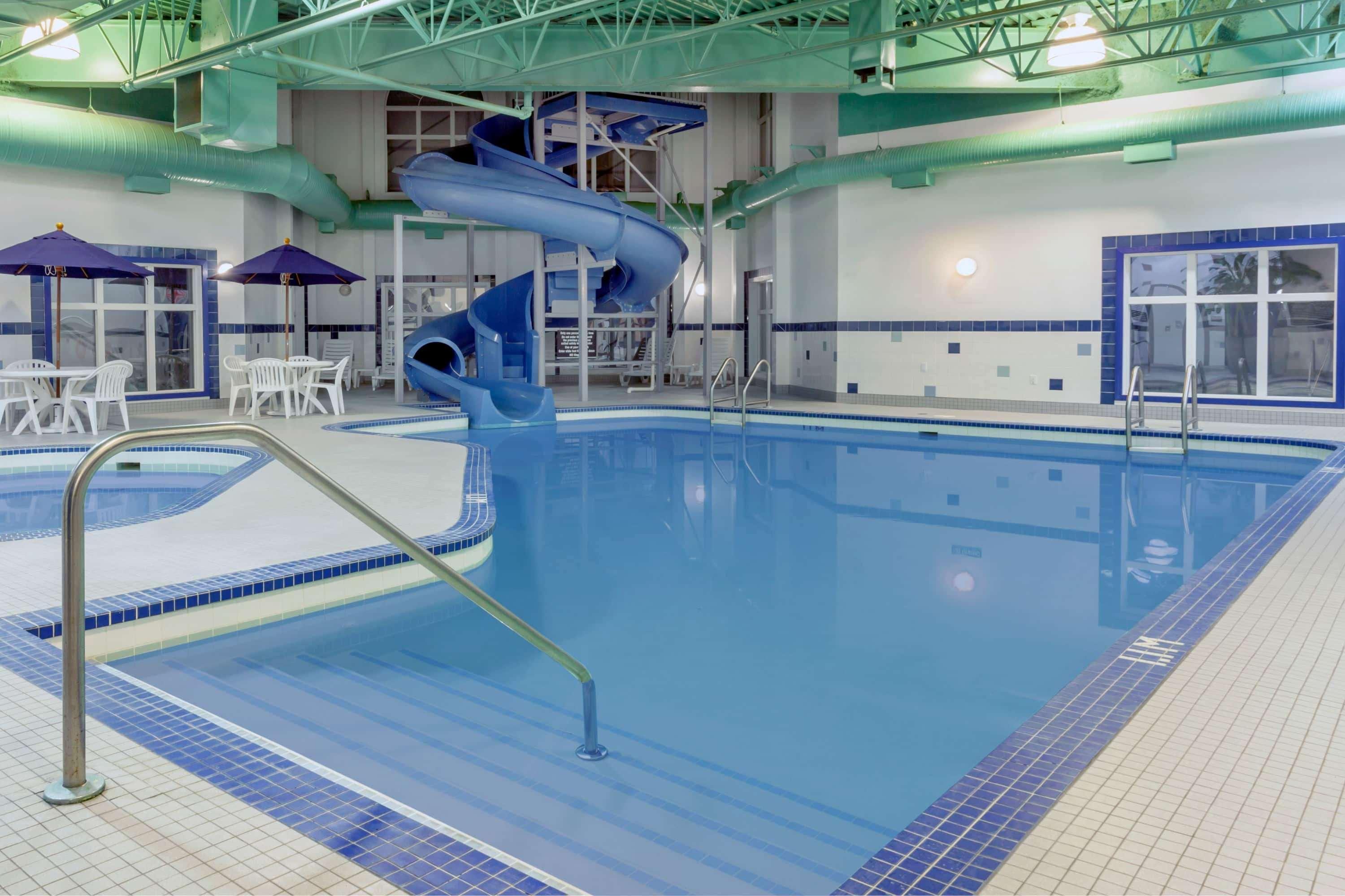 מלון Ramada By Wyndham Weyburn מראה חיצוני תמונה