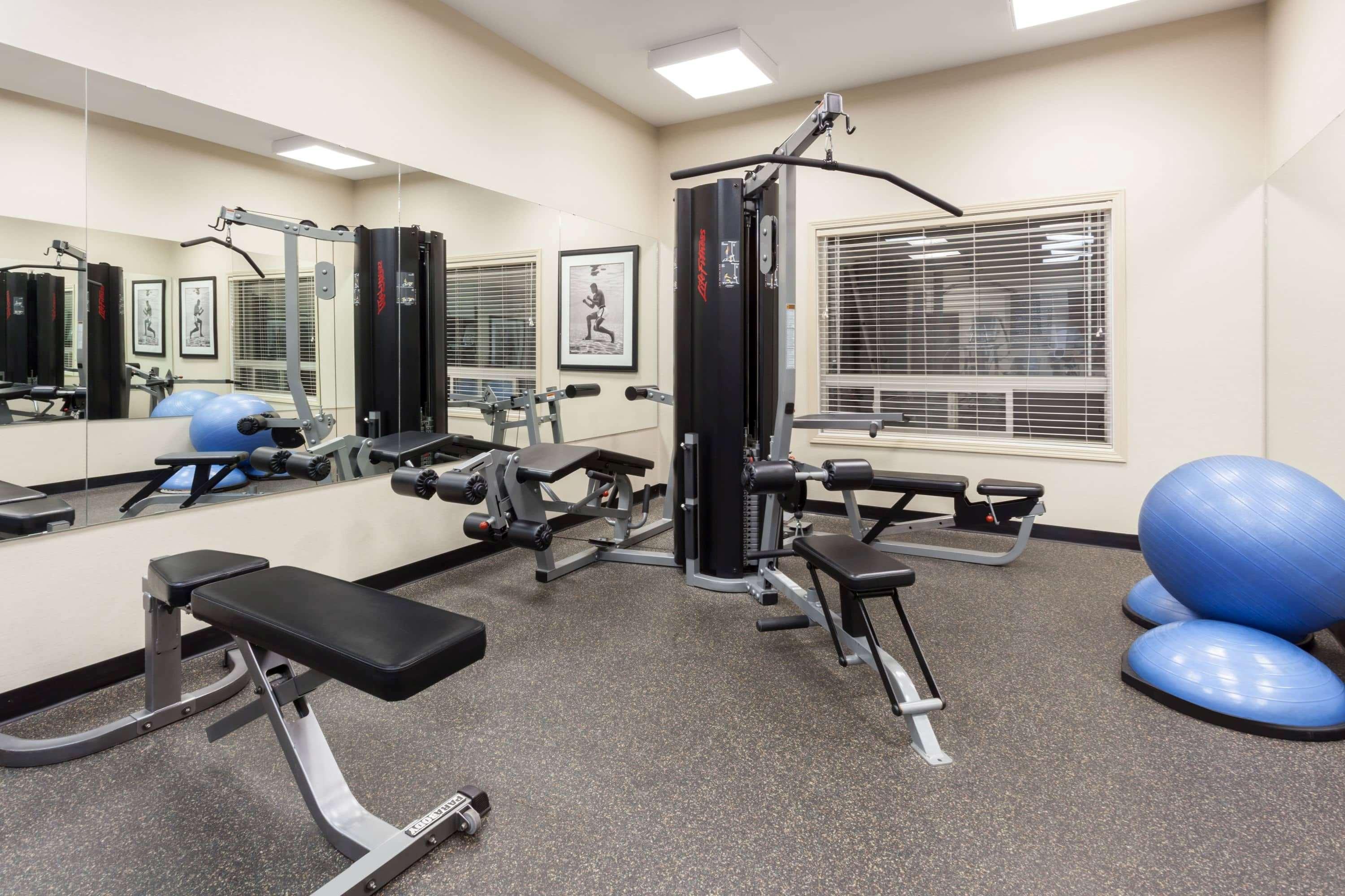 מלון Ramada By Wyndham Weyburn מראה חיצוני תמונה