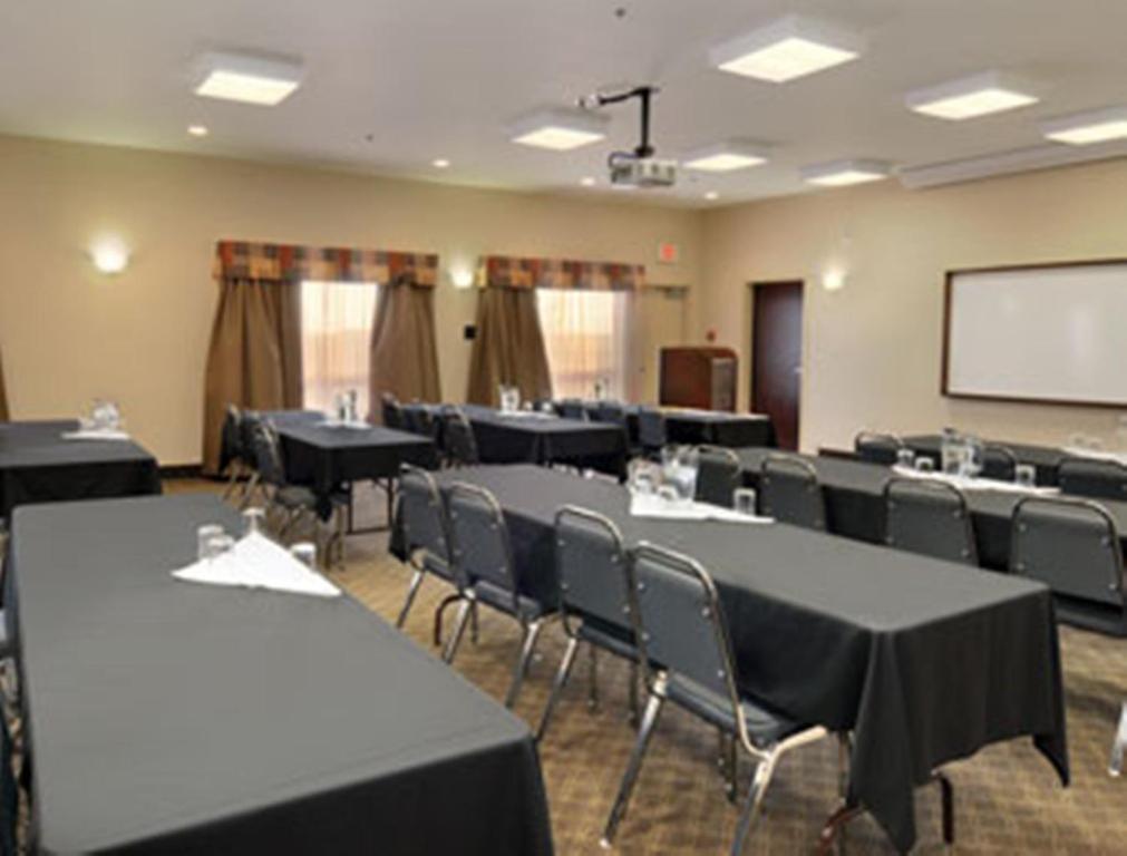 מלון Ramada By Wyndham Weyburn מתקנים תמונה