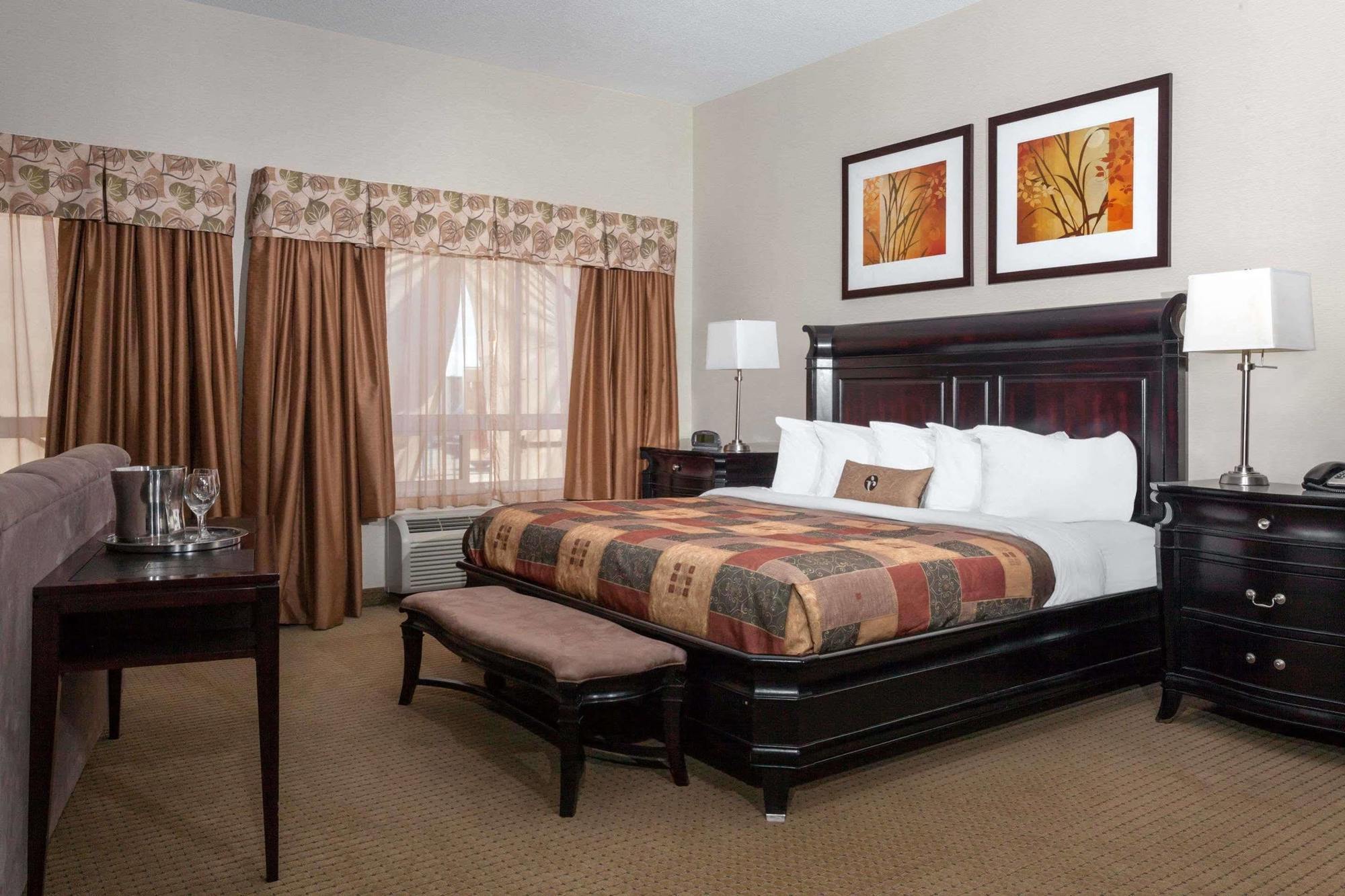 מלון Ramada By Wyndham Weyburn מראה חיצוני תמונה