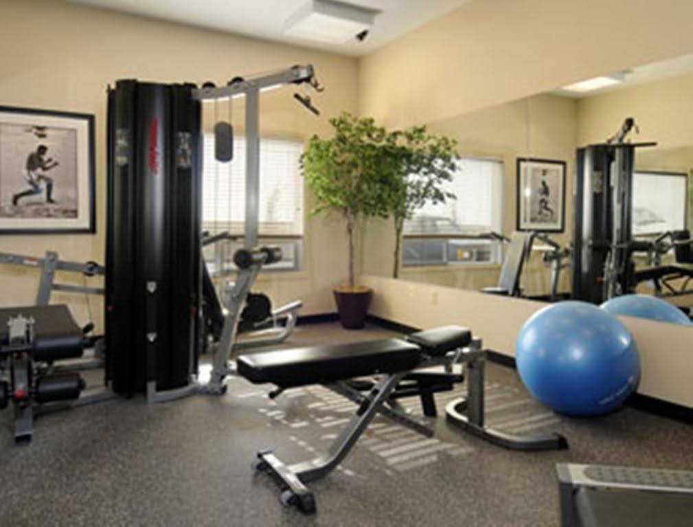מלון Ramada By Wyndham Weyburn מראה חיצוני תמונה