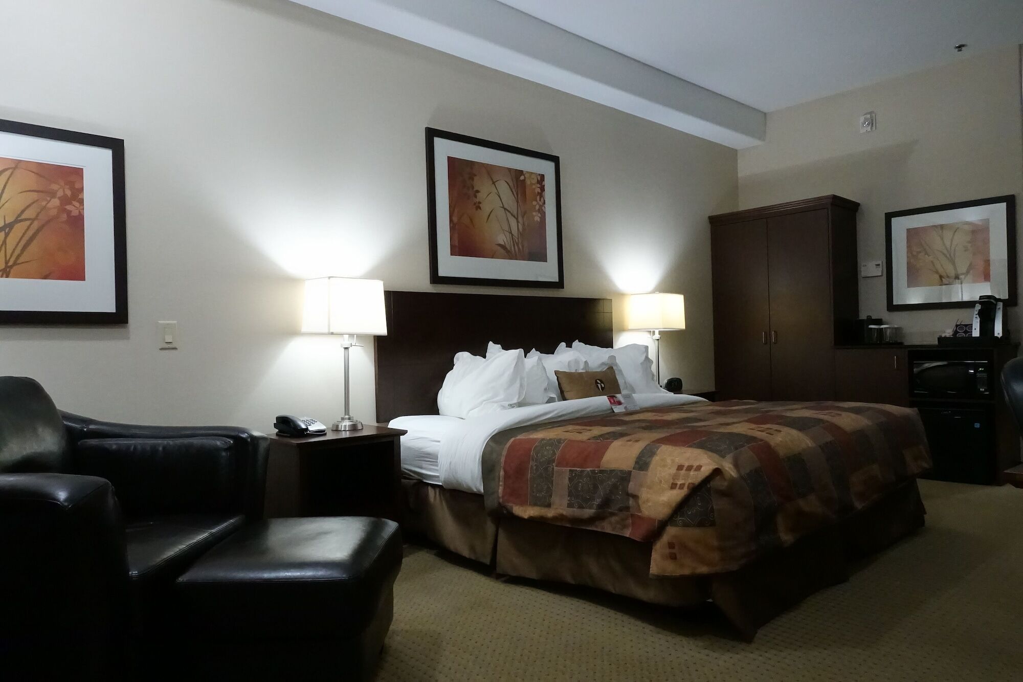 מלון Ramada By Wyndham Weyburn מראה חיצוני תמונה