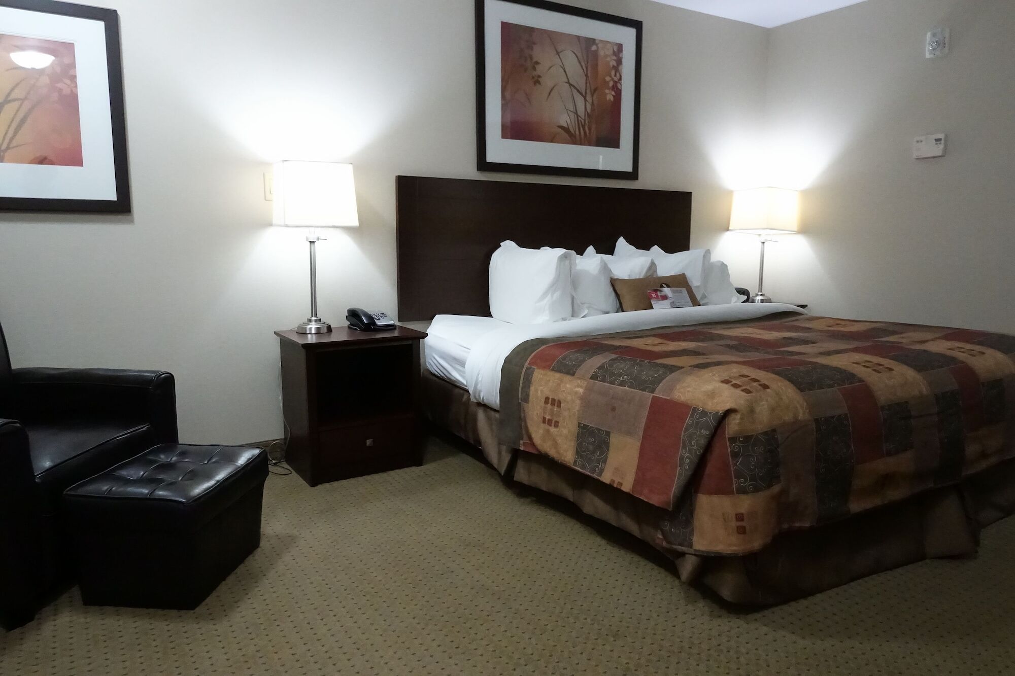 מלון Ramada By Wyndham Weyburn מראה חיצוני תמונה